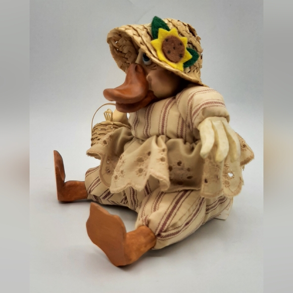 Vintage Russ Berrie & Co The Country Folks DARLA Duck Fabric Straw & Resin 5" - Picture 2 of 8